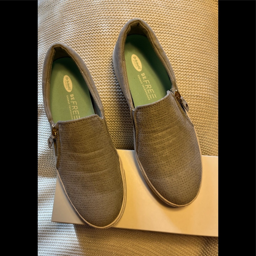 🛍️NWOT Dr. Scholl’s Women’s Flat Shoes in Gray Suede Color